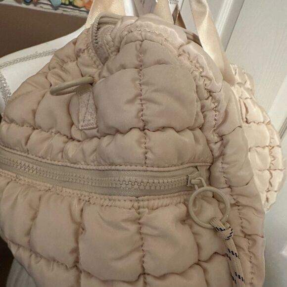 Urban expressions Elegant Cream Quilted Women's Bag NWT - Picture 5 of 8